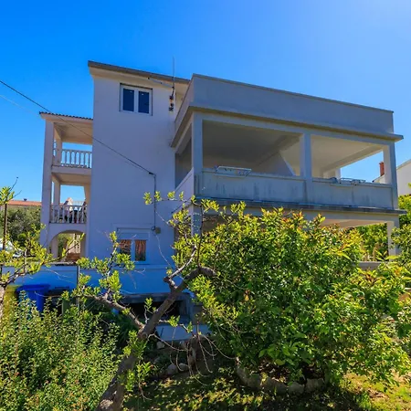 Mande Apartment *