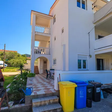 Apartment Mande