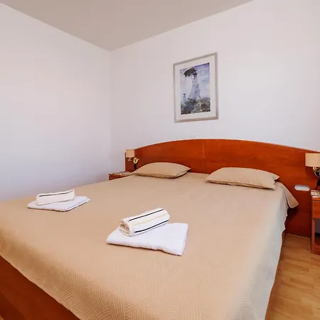 Mande Guest house Banjol